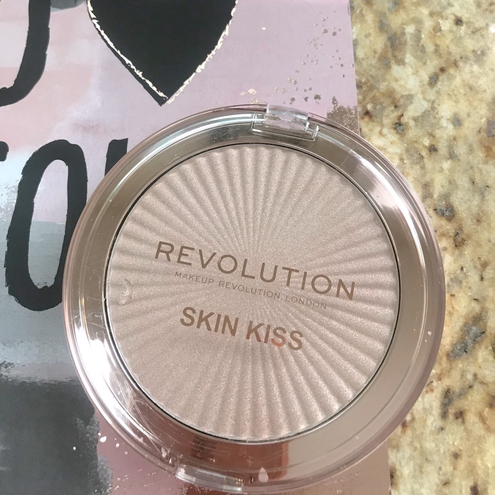 ❤️🆕Revolution Skinkiss  Highlighter!